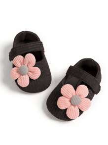 Buty dla niemowląt i małych dzieci Buty płaskie Buty dla księżniczki z miękką podeszwą w kwiaty Buty do chodzenia Czarne buty do nauki jazdy na miękkiej podeszwie z haftowanym kwiatem Miękkie i słodkie oddychające buty do nauki jazdy na wiosnę i jesień Odpowiednie dla niemowląt w wieku od 0 do 18 miesięcy