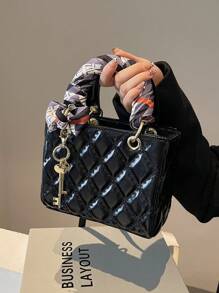 1 pieza Nuevo bolso de moda para mujer, unicolor simple con forma cuadrada de PU, patrón de rombo, elegante y de alta gama con pañuelo y colgante, versátil para negocios, compras y transporte