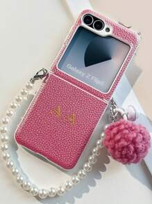 Funda de teléfono de piel sintética personalizada con nombre, patrón de litchi y bola de peluche con perlas, compatible con Samsung Galaxy Z Flip 6, 5, 4, 3 plegable a prueba de golpes