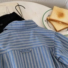 قميص مخطط للأولاد الصغار، ربيع 2025 جديد عصري كاجوال مطرز مناسب للروضة، متعدد الاستخدامات