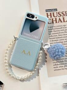 Funda de teléfono de piel sintética personalizada con nombre, patrón de litchi y bola de peluche con perlas, compatible con Samsung Galaxy Z Flip 6, 5, 4, 3 plegable a prueba de golpes