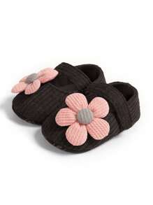 Buty dla niemowląt i małych dzieci Buty płaskie Buty dla księżniczki z miękką podeszwą w kwiaty Buty do chodzenia Czarne buty do nauki jazdy na miękkiej podeszwie z haftowanym kwiatem Miękkie i słodkie oddychające buty do nauki jazdy na wiosnę i jesień Odpowiednie dla niemowląt w wieku od 0 do 18 miesięcy