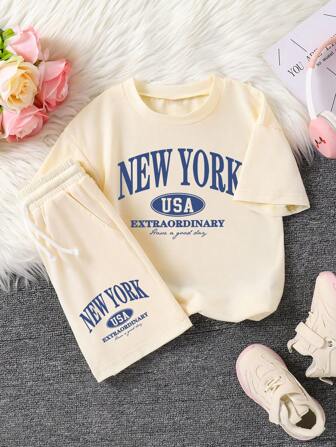 Tween Girl 字母印花圆领短袖 T 恤和短裤套装