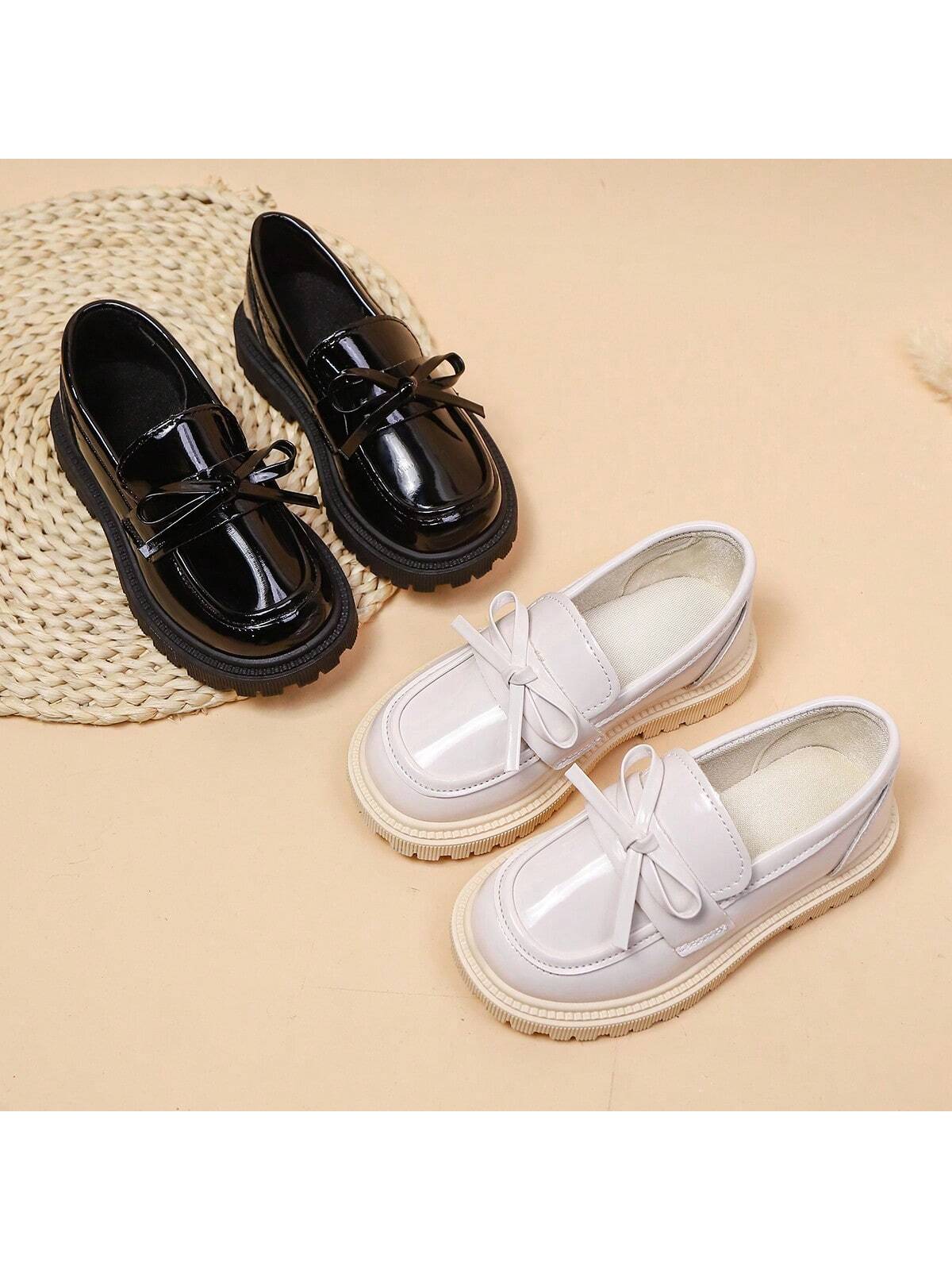 زوج واحد أحذية مسطحة للبنات مزينة بعقدة وخرز من جل...