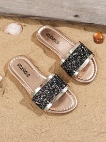 1 双女孩玫瑰金闪光和金属装饰露趾凉鞋，合成皮革鞋面，橡胶防滑鞋底，时尚平底拖鞋适合海滩、夏季日常穿着 - 黑色 - 查看 1