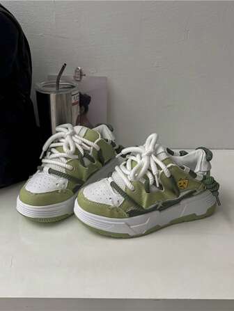 New Thick Sole Cartoon Printed Bread Style Casual Sneakers For Women,Fashion Street Wear Sports Shoes, Furry Lace Up Flat Shoes