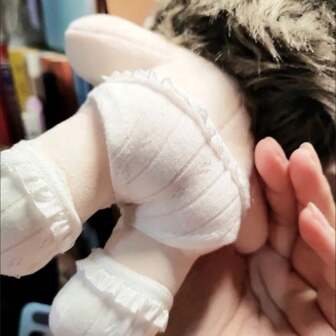 20厘米娃娃服装 - 一套包含裤子和袜子，仅含衣服，坐姿