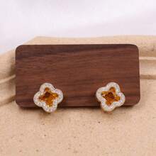 1 par de pendientes de trébol de oro de 18K, adornados con lindos circonitas, pendientes de botón de flor de cristal mini, joyería de moda, regalo del Día de San Valentín, adecuado para fiestas y uso diario - Estilo de flor de cuatro hojas hueca de color amarillo dorado. - Ver 15