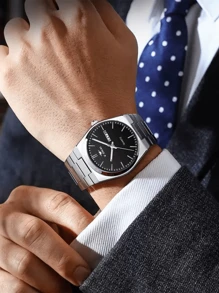 A Stylish, Fashionable, Casual, Business, Minimalist, High-End, Calendar, Stainless Steel Round Men's Watch.
