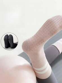 1 Pair Women Anti-Slip Sports Socks, Suitable For Yoga, Pilates, Fitness, Gymnastics, House Socks, Comfortable Mid-Calf Socks For Spring And Summer