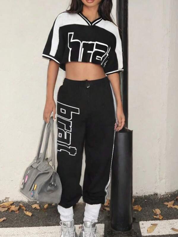 Conjunto de treino de verão com top curto contrastante preto e branco + calça larga | Camiseta com estampa gráfica de letras | Conjunto fitness feminino de 2 peças, camiseta curta respirável