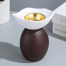 Un quemador de incienso y difusor de aroma de resina de estilo moderno y sencillo. Es adecuado para la decoración del hogar, dormitorios, salas de estar (como decoración central), oficinas, lugares de yoga y fiestas, creando una atmósfera elegante. También se puede utilizar para la decoración del templo. Este quemador de aromas es un regalo ideal para festivales, para los que regresan a la escuela, como regalo de graduación, o como regalo para las mujeres.