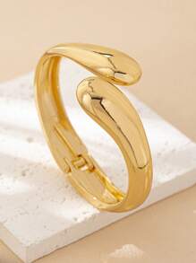 Set de joyería de 2 piezas con anillo y pendientes de forma de gota de agua con acabado liso y metálico minimalista y elegante para mujer