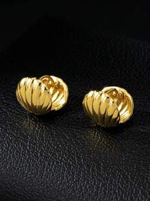 1 paire de boucles d'oreilles créoles texturées en forme de coquille de style plage océanique, plaqué or 18 carats en cuivre. Mode, pour le bureau