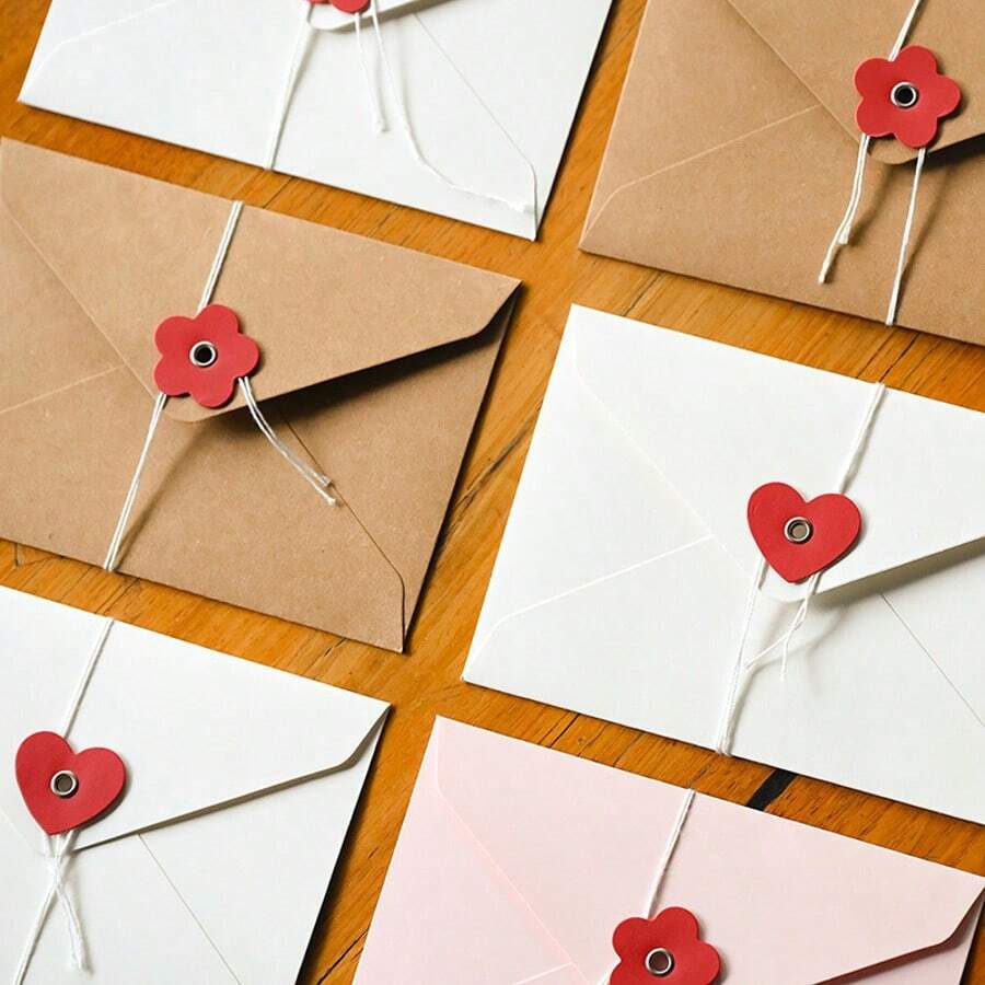 2024 Valentine Aesthetic Envelopes Set 4-PCS Cottagecore Kraft Paper Love Letters Kit | Vintage Heart Lock Closure For Photo Cards & DIY Gift Box - Brown - View 1