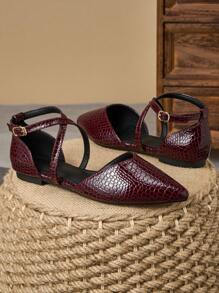 Chaussures plates pointues à lacets pour femmes, élégantes pour le trajet, le bureau, les sorties décontractées et l'extérieur. Confortables plates à enfiler ajourées. Automne, rouge vin