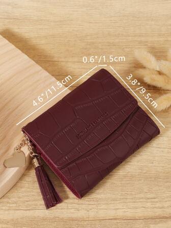 Vinröd väska Charry Röd väska Vinröd väska, Trendig trevikt kort plånbok för kvinnor med krokodiltextur och hjärtformad hårdvara, premiumlädermaterial, flerkortsfack för kreditkort, bankkort och myntförvaring, kompakt design för sedlar och mynt, tofshänge för stilig look, perfekt användning för resor, jobb, och dagliga presenter, för flickor, för eleganter och för dagligt bruk. Design