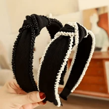 1/2 Peças Faixa de Cabelo com Desenho Trançado em Preto e Branco, Decorada com Miçangas Requintadas. O Desenho torcido adiciona um toque de moda. Textura macia, confortável de usar e com moderada aderência, não escorrega facilmente. Adequado para cabelos na altura dos ombros, rabo de cavalo baixo