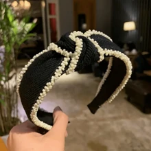 1/2 Peças Faixa de Cabelo com Desenho Trançado em Preto e Branco, Decorada com Miçangas Requintadas. O Desenho torcido adiciona um toque de moda. Textura macia, confortável de usar e com moderada aderência, não escorrega facilmente. Adequado para cabelos na altura dos ombros, rabo de cavalo baixo