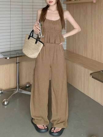 2 件套度假女士荷叶边下摆吊带背心上衣和裤子套装，夏季服装