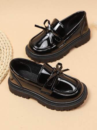 1 par mode söt pilbåge PU pärla krokögla Anti-halk Slitstark Bekväma mångsidiga flickor, lämpliga för vår och höst utomhus, dagligen, fest och skolkläder Mary Jane Loafer skor