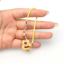 2 pièces/4 pièces/6 pièces Modèle de bouteille d'eau de guitare mini aléatoire, accessoires de scène de tasse d'eau OB1, décoration miniature