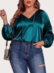 Camicia elegante da donna taglie comode con polsini annodati e maniche arricciate
