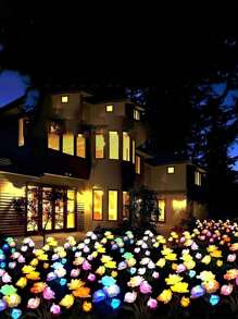 2pcs 4-Head Rose Waterproof Decorative LED Solar Wooden Post Lights, 7-Color Changing Landscape Lights, A Bunch Of 4-Head Waterproof Rose Lights, Garden And Garden Wedding Party Decorative Lights, Outdoor Garden Lighting For Pathway, Yard, Patio