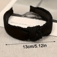 1/2 Peças Faixa de Cabelo com Desenho Trançado em Preto e Branco, Decorada com Miçangas Requintadas. O Desenho torcido adiciona um toque de moda. Textura macia, confortável de usar e com moderada aderência, não escorrega facilmente. Adequado para cabelos na altura dos ombros, rabo de cavalo baixo