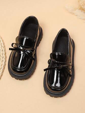 1 双时尚可爱蝴蝶结 PU 珍珠钩环防滑耐用舒适百搭女童平底鞋，适合春秋户外、日常、派对和学校穿着玛丽珍乐福鞋