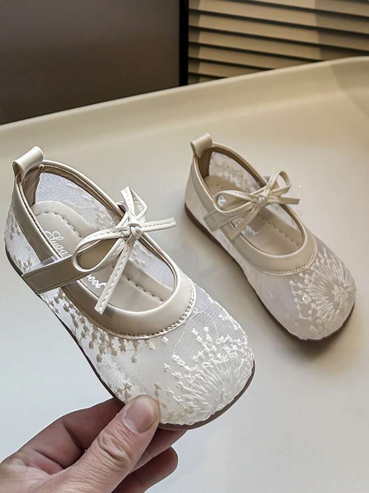 Girls' Hollow Round Toe Flats, Slip-On, Floral Pattern Ballet Flats, Comfortable Lace Flats, Elegant & Fashionable - Beige - View 1