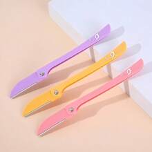1 Set Consists Of Three Foldable Eyebrow Trimmers. They Are Colorful And To Use, Making Them Suitable For Beginners To Practice Eyebrow Trimming.
