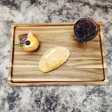 1 pieza Bandeja de servir de madera rústica, plato de aperitivos ondulado de 13.3in/10.2in, apropiado para cena, té, bar, desayuno o cualquier tipo de bandeja de comida, aplicable para fiestas, bar, restaurante, cocina, cama, boda, Navidad, Día de San Valentín, Día de la Madre, Halloween, regalo para mamá, regalo para amigos