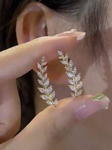 1 对优雅的叶子设计耳环 - 镶嵌精致细节，简约而独特的风格，适合女性日常穿着和派对场合，防过敏，易于搭配各种服装 - 多色 - 查看 5