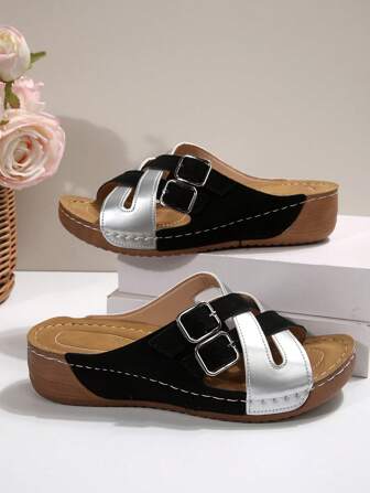 1 双夏季 2025 新款休闲易穿时尚双扣交叉设计拼色凉鞋，舒适厚底坡跟人字拖鞋，适合搭配裙子和裤子，女士