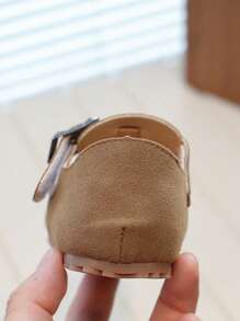 1 Pair Kids Round Toe Non-Slip Soft Sole Hook And Loop Strap Casual Flat Shoes, Minimalist Style For Daily Wear, Suitable For Spring & Autumn - Camel - View 6