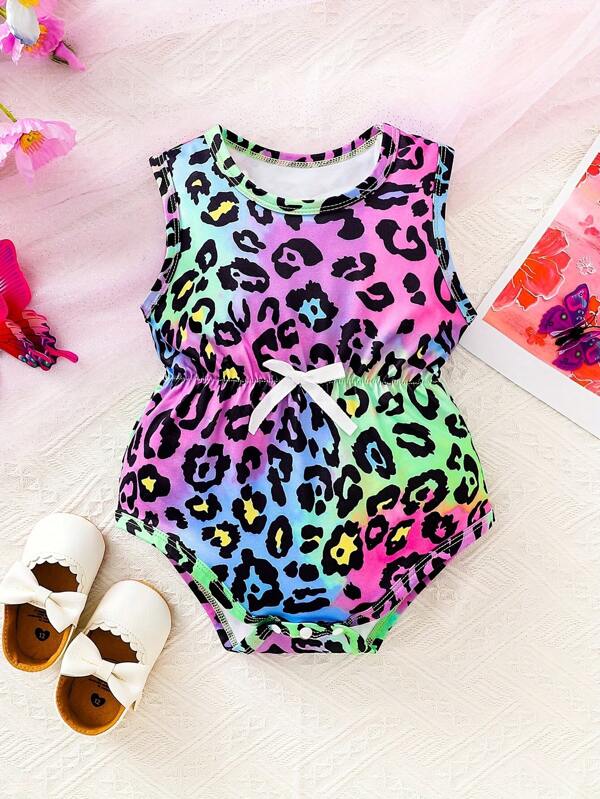 بدلة صيفية للرضع مع طباعة بأشكال جرافيك بلا أكمام