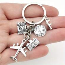 Llavero con tema de viaje de 26 letras con encantos de avión, globo y cámara - Llavero circular con alfabeto, regalo de cumpleaños y vacaciones, llavero casual de aleación de zinc, adecuado para accesorios de automóvil, dije de bolso, mochila para la escuela, gótico lindo y Y2k - Plata antigua - Ver 8