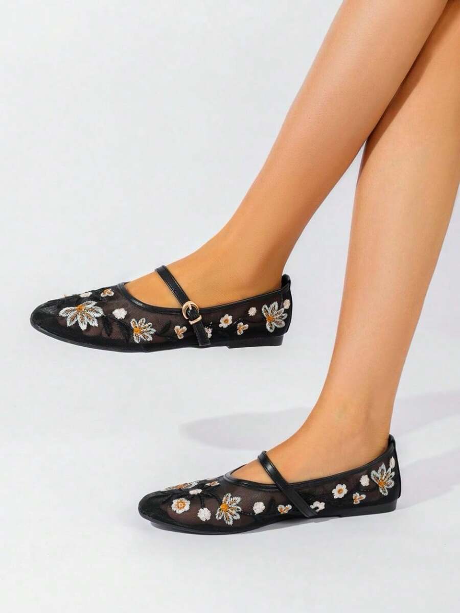 Summer Elegant Floral Embroidery Mesh Flat Shoes - Black - View 1