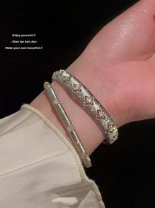 1pc Vintage Four-Leaf Flower Textured Zirconia Bracelet For Women, Luxury Minimalist Design Valentines