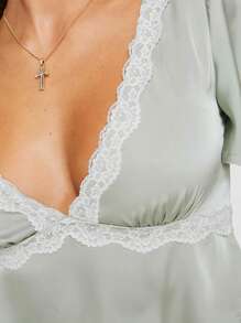 Women Lace Patchwork Short Sleeve Shirts Summer Deep V Neck Satin Silk Crop Tops Elegant Aesthetic Ruffle Hem Pullovers Blouse - 綠色 - 查看 6