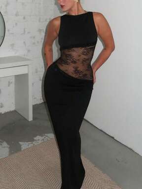 Robe longue moulante femme d'été sans manches, à dos nu et en maille ajourée. Robe de soirée sexy