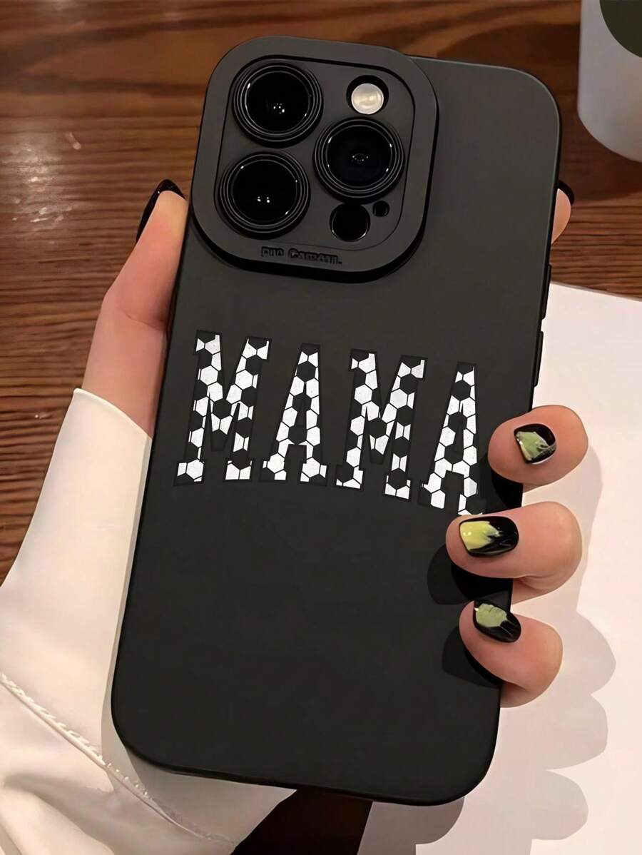 1 pieza Funda de teléfono suave y antideslizante con perforación y cobertura completa, con diseño minimalista de lema de "Mamá de fútbol" en color beige, compatible con iPhone