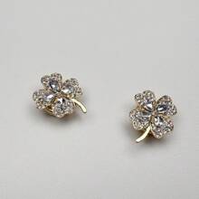 A Pair Of Four-Leaf Flower Ladies Cufflinks, Light Luxury Rhinestone Shirt Buttons, Fashionable And Versatile Button Sets, Flap Design, No Need For Needle Sewing, Easy To Put On And Take Off Cufflinks Shirt Buttons Decorative Buttons. Suitable For Formal Occasions, Daily Wear, Banquets, Parties. Exquisite Packaging, High-Grade Gift Box, Holiday Gift, Gift For Friends.