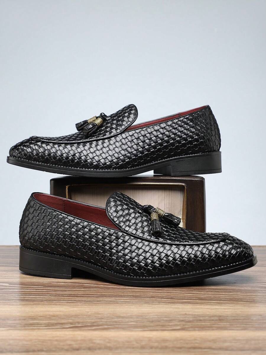 时尚新款英伦风格男士商务休闲鞋，尖头一脚蹬流苏编织软底皮鞋 - 黑色 - 查看 1