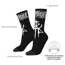 El elegante y misterioso logo de la banda de rock de mosaico con estampado de pata de gallo, calcetín de hombre para hip hop Harajuku con patrón impreso feliz y sin costuras, un regalo novedoso