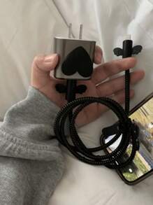 5pcs Black 3D Heart Shape Data Cable Protector Cover, Compatible With Iphone 16 Pro Max, 13/12/11 Charger Packaging, 18/20W Fast Charging Protection, TPU Material, Valentine's Day Girlfriend/Boyfriend Gift