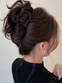 1Pc Color Random Women's Medium Black, White, Brown, Khaki 2.56 In Heart-Shaped Plastic Hair Clips, Fashion, Elegant, Simple, Solid Color, Suitable For Daily, Outdoor, Casual, Party, Commuting, Vacation, Washing Face, Makeup, Matching Clothes, Hair Accessories Valentine's Day Valentines Bathroom Decor Summer Back To School