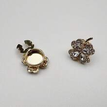 A Pair Of Four-Leaf Flower Ladies Cufflinks, Light Luxury Rhinestone Shirt Buttons, Fashionable And Versatile Button Sets, Flap Design, No Need For Needle Sewing, Easy To Put On And Take Off Cufflinks Shirt Buttons Decorative Buttons. Suitable For Formal Occasions, Daily Wear, Banquets, Parties. Exquisite Packaging, High-Grade Gift Box, Holiday Gift, Gift For Friends.