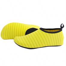 زوج جوارب ناعمة سريعة الجفاف للسباحة والنزهات البحرية للرجال والنساء، صنادل سريعة الجفاف للسباحة والقوارب والتنزه والتزلج على الأمواج، تنفس وخفيفة الوزن، ضروريات الشاطئ، اكسسوارات الشاطئ، طفو المسبح - أصفر - مشاهدة 6